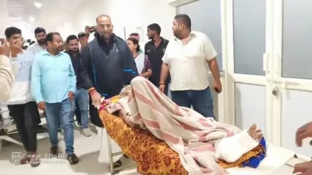 Chandauli News: मेडिकल कॉलेज में इलाज के नाम पर वसूली का आरोप, मनोज सिंह डब्लू ने किया धरने का ऐलान.
