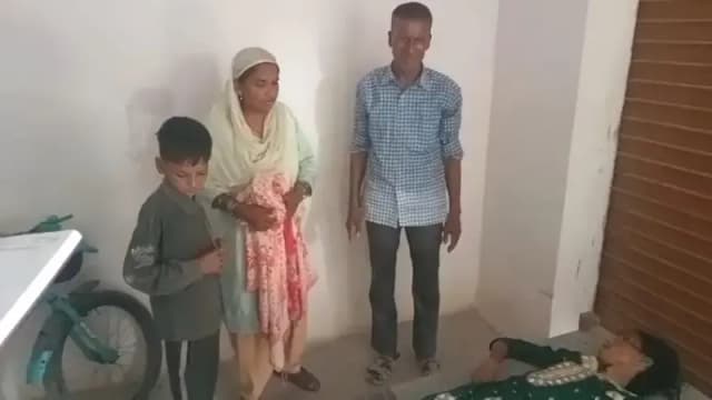 Sonbhadra News: संदिग्ध परिस्थिति में महिला ने फांसी लगाकर की आत्महत्या, मौत की वजह स्पष्ट नहीं.