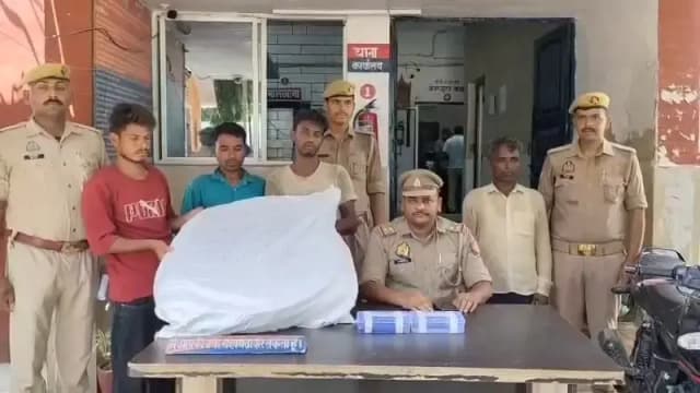 Chandauli News:रेलवे सिग्नल केबल चोरी का खुलासा, तीन चोर समेत कबाड़ी गिरफ्तार.
