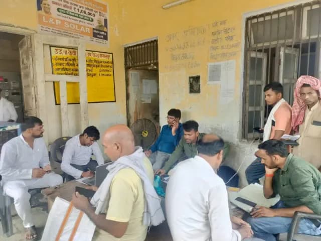 Chandauli News: बिजली विभाग के मेगा कैंप में 19 बिल सुधरे, तीन लाख रुपये बकाया जमा.
