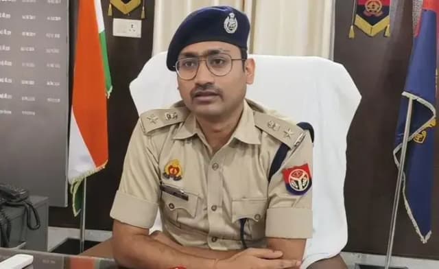 Chandauli News: विवेचनाओं में लापरवाही पर एसपी सख्त, दरोगा निलंबित, तीन के खिलाफ जांच.
