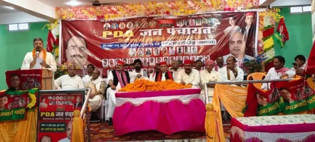 Chandauli News: सपा का पीडीए जनपंचायत, भाजपा सरकार पर जमकर बरसे सपा नेता.
