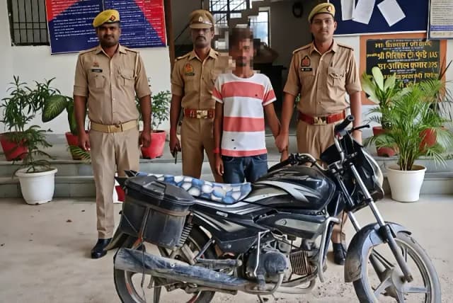 Chandauli News: चोरी की बाइक और मोबाइल के साथ युवक गिरफ्तार, साथी अंधेरे में फरार.
