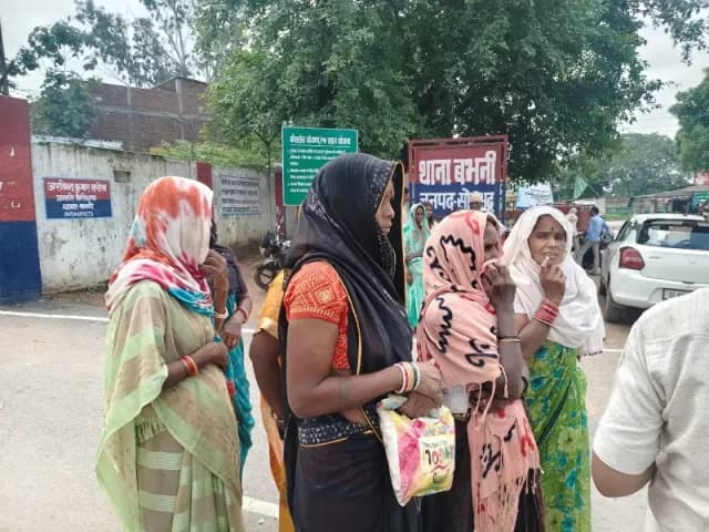 Sonbhadra News: विवाहिता ने दुपट्टे के सहारे फांसी लगाकर दी जान, एक साल की बेटी के सिर से उठा मां का साया.