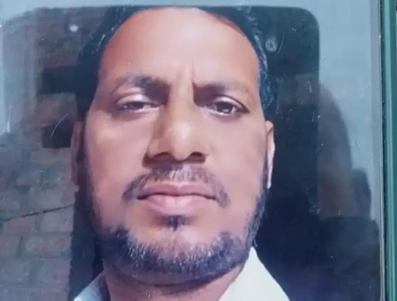Chandauli News: छुट्टा पशु से टकराकर बाइक सवार युवक की मौत, दूसरा गंभीर घायल.
