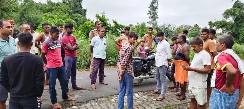 Chandauli News: ककरहटी गांव के दुर्गा मंदिर में चोरी, चांदी का मुकुट और घंटे-घड़ियाल ले गए चोर.
