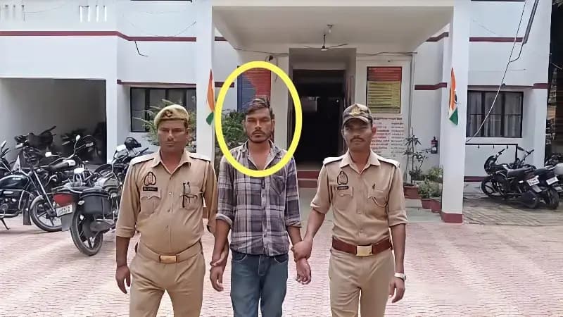 Chandauli News: गोवध के मुकदमे में 25 हजार का इनामी आरोपी गिरफ्तार, पुलिस चेकिंग देख गोवंश लदा पिकअप छोड़कर हुआ था फरार.
