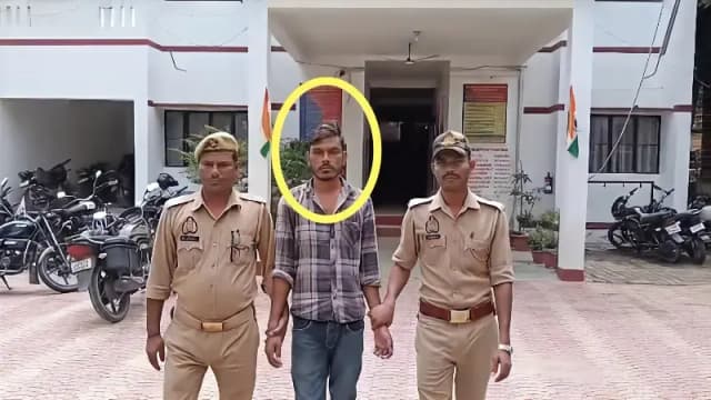 Chandauli News: गोवध के मुकदमे में 25 हजार का इनामी आरोपी गिरफ्तार, पुलिस चेकिंग देख गोवंश लदा पिकअप छोड़कर हुआ था फरार.
