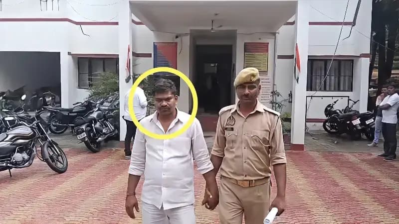 Chandauli News: गोवध के मुकदमे में 50 हजार का इनामी वाहन स्वामी दिल्ली से गिरफ्तार.
