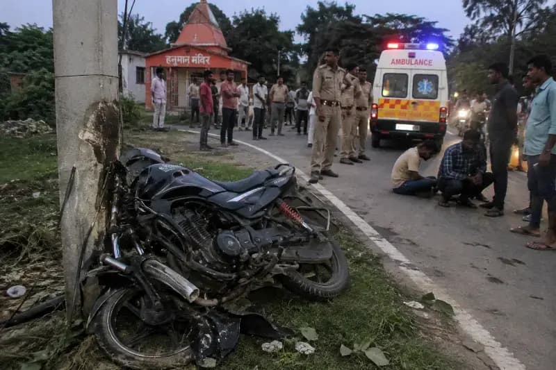 Chandauli News: अनियंत्रित बाइक विद्युत पोल से टकराई, 22 वर्षीय युवक की मौत.
