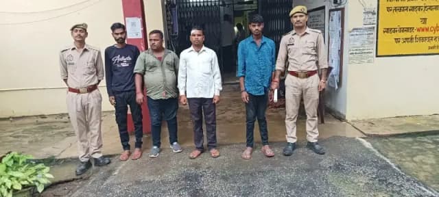 Sonbhadra News: पैसों के लेनदेन को लेकर भिड़े दो पक्ष, पुलिस ने चार को किया गिरफ्तार.
