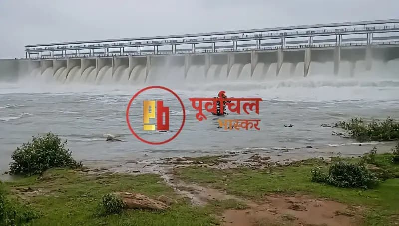 Chandauli News : भारी बारिश और बांधों के फाटक खुलने से बढ़ा बाढ़ का खतरा, दर्जनों गांव में अलर्ट.
