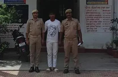 Chandauli News: गोवध के मुकदमे में वांछित 25 हजार का इनामी गिरफ्तार, आठ गोवंश हुए थे बरामद.
