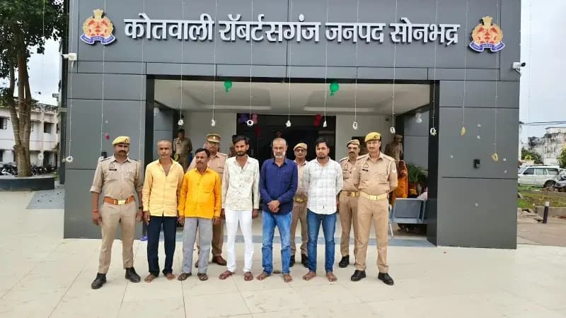 Sonbhadra News: मारपीट और जान से मारने की धमकी के मामले में पांच नामजद गिरफ्तार, कुल्हाड़ी बरामद.