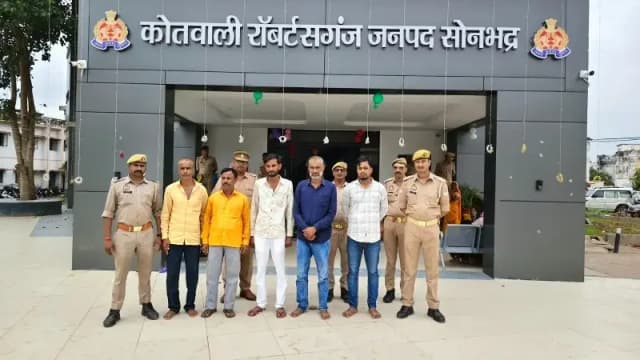 Sonbhadra News: मारपीट और जान से मारने की धमकी के मामले में पांच नामजद गिरफ्तार, कुल्हाड़ी बरामद.