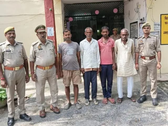 Sonbhadra News: बीजपुर पुलिस की बड़ी कार्रवाई, चार वारंटी अभियुक्त गिरफ्तार.