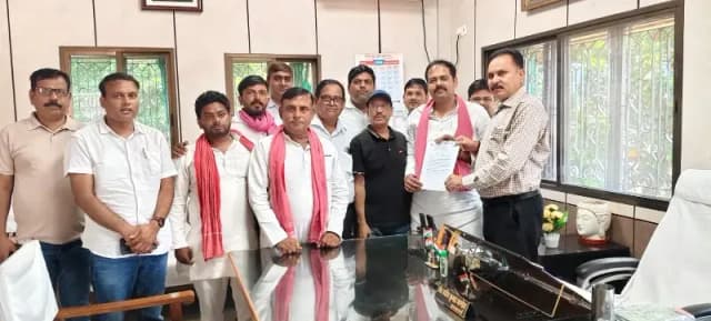 Chandauli News: सकलडीहा पीजी कॉलेज में जलभराव की समस्या दूर कराने का आश्वासन.
