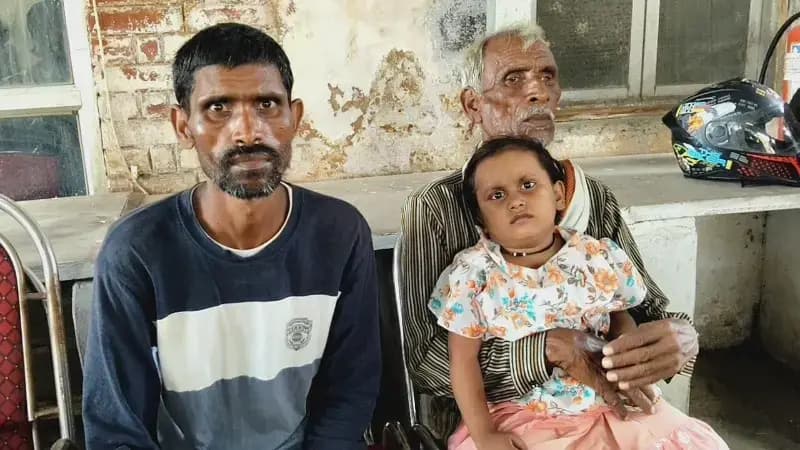 Chandauli News: अस्पताल से नवजात बच्ची को ले जाने का आरोप, पुलिस जांच में जुटी.
