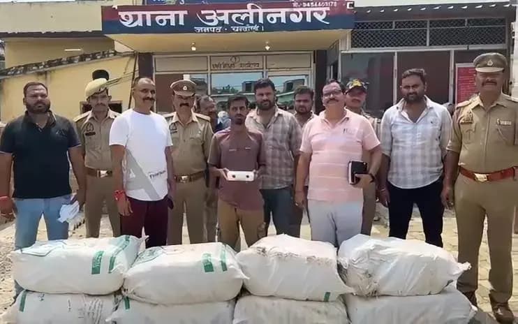 Chandauli News: कंटेनर के गुप्त बॉक्स में छिपा था 2.51 कुंतल गांजा, चालक गिरफ्तार.
