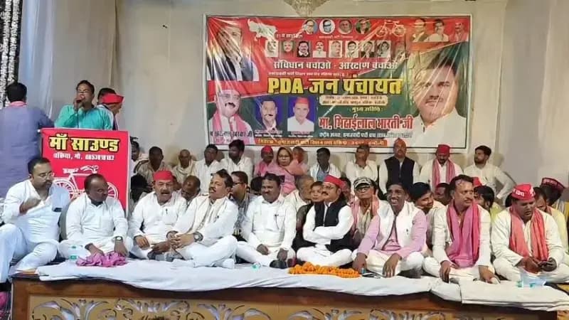 Chandauli News: PDA जनपंचायत, संविधान और सामाजिक न्याय के मुद्दे पर बोले सपा नेता.
