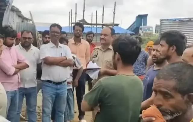 Chandauli News: निर्माणाधीन पुलिस लाइन में 25 वर्षीय मजदूर की संदिग्ध हालात में मौत.
