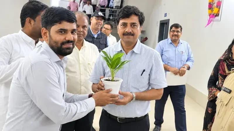 Sonbhadra News: मज़दूरों की हितों की लड़ाई लड़ने वाले शाकिब खान बने धनबाद मंडल मजदूर संघ के कार्यकारी अध्यक्ष.