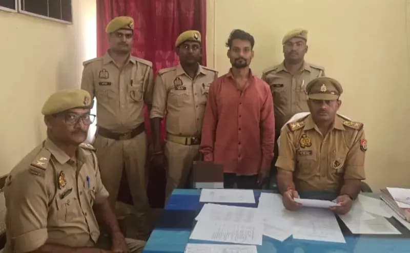 Sonbhadra News: मिशन शक्ति 5.0 के तहत रायपुर पुलिस की कार्रवाई, साली को बहला-फुसलाकर ले जाने का आरोपी जीजा गिरफ्तार.
