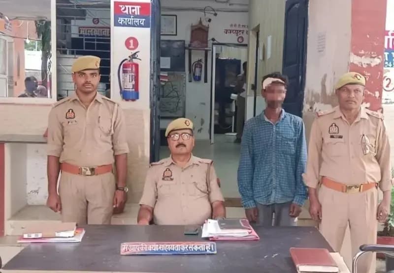 Chandauli News: झोपड़ी में घुसकर छेड़खानी और चोरी का आरोप, पुलिस ने आरोपी को किया गिरफ्तार.
