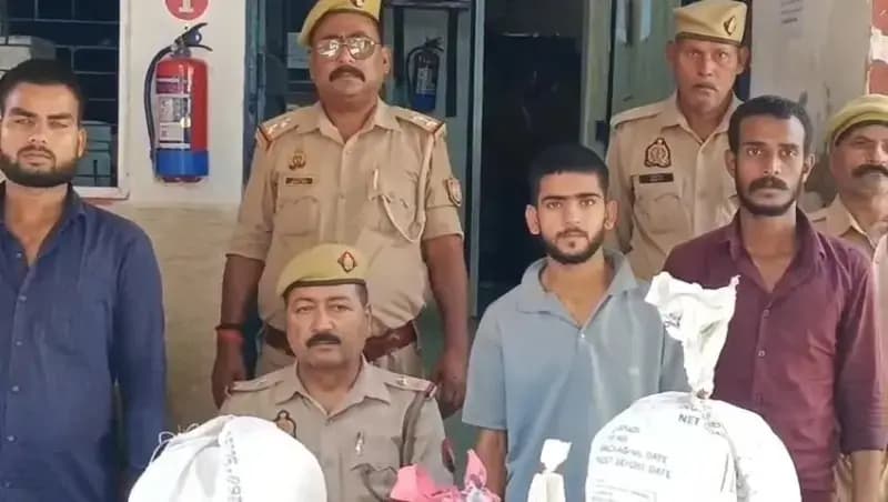 Chandauli News: बिहार ले जाई जा रही शराब के साथ तीन तस्कर गिरफ्तार, अवैध बिक्री में भी एक पकड़ा गया.
