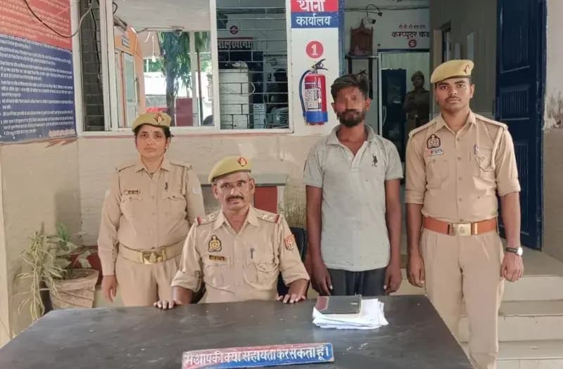 Chandauli News: रेलवे स्टेशन के बाहर महिलाओं पर अश्लील टिप्पणी करने वाला शोहदा गिरफ्तार.
