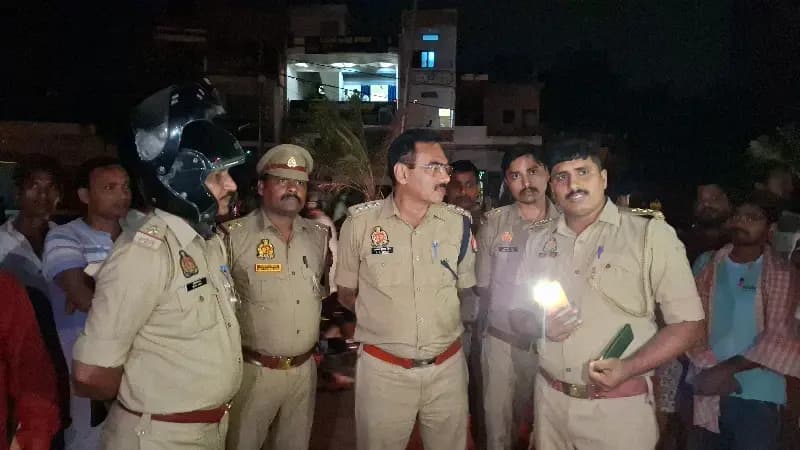 Chandauli News: गार्ड की मौत के बाद शव रखकर हाईवे जाम, 23 नामजद समेत 110-115 पर मुकदमा.
