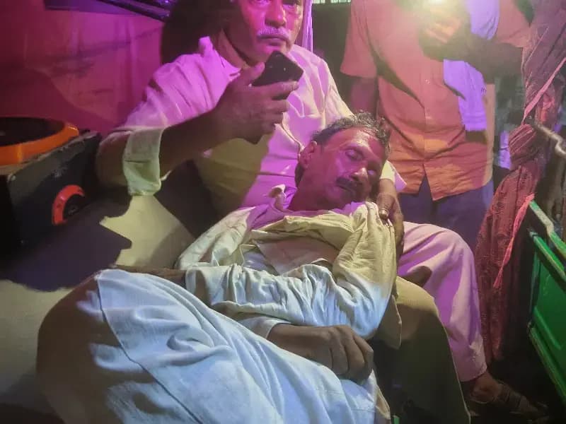 Chandauli News: बाइक रोकते ही जमीन पर गिरे फुटियां के पूर्व प्रधान, मौत.
