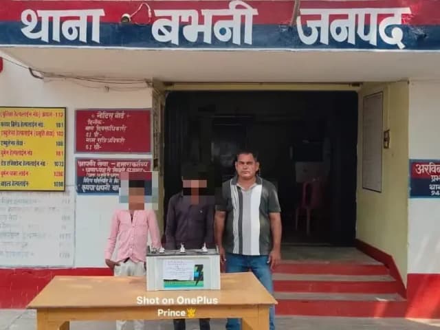 Sonbhadra News: सेन्दूर कंपोजिट विद्यालय में हुई बैटरी चोरी का खुलासा, दो नाबालिग पकड़े गए.
