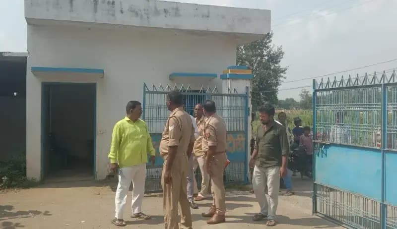 Chandauli News : गैस गोदाम से 140 सिलिंडर चोरी, पुलिस की गश्त और चेकिंग पर उठे सवाल.
