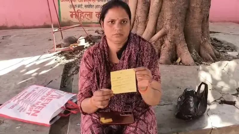Chandauli News : 15 साल की शादी के बाद भी न्याय के लिए भटक रही सुलेखा, CRPF जवान पति पर दूसरी शादी का आरोप.
