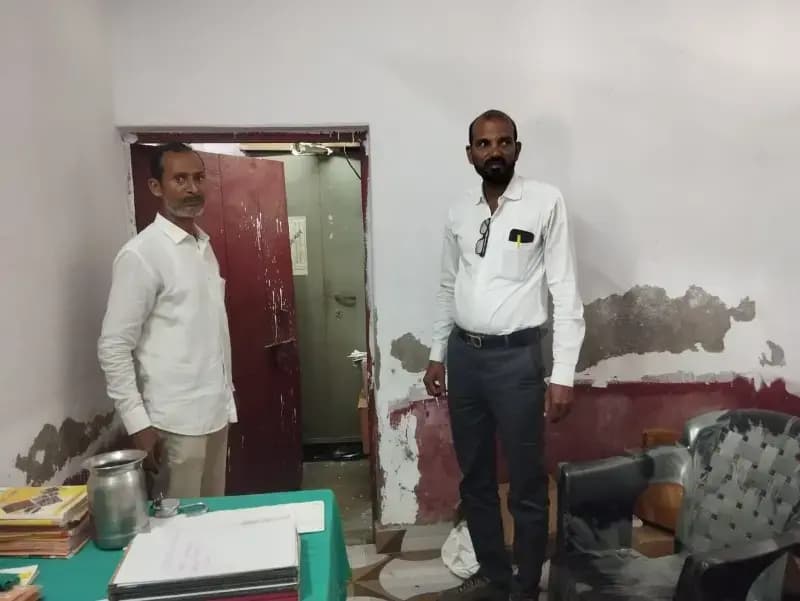 Chandauli News : कंपोजिट विद्यालय फेसुड़ा में तीसरी बार चोरी, गैस सिलेंडर से खाद्यान्न तक उठा ले गए चोर.
