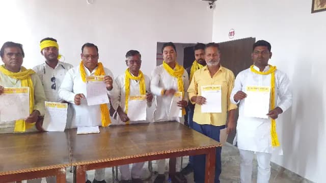 Chandauli News : ओमप्रकाश राजभर से नाराज दर्जनों पदाधिकारियों ने छोड़ी पार्टी, 2027 चुनाव से पहले सुभासपा में बगावत.
