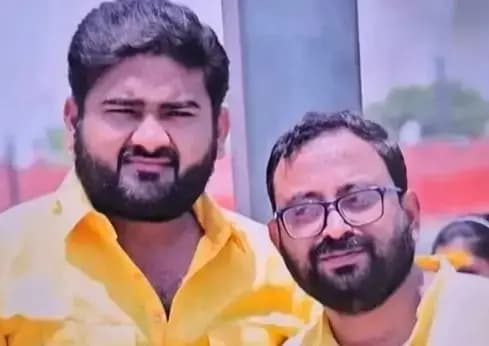 Chandauli News : कानपुर से वाराणसी घूमने निकले थे दो दोस्त, चंदौली में बोरे में मिले दोनों के शवों कि हुई पहचान, हत्या की गुत्थी उलझी.
