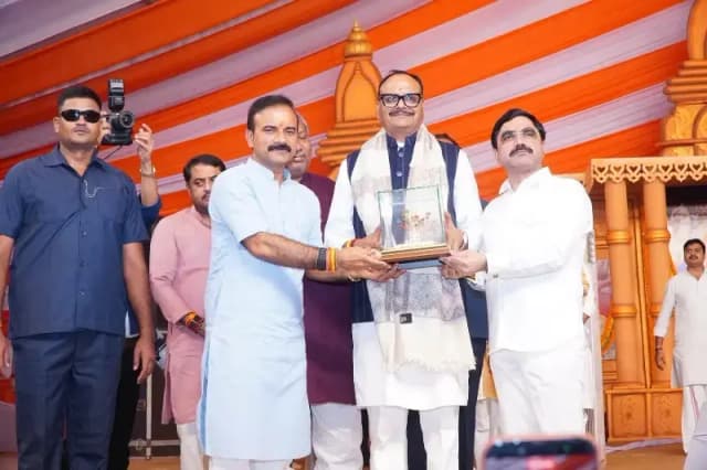 Chandauli News: रामकथा में पहुंचे डिप्टी सीएम ब्रजेश पाठक, एमएलसी की 11 सीटों पर जीत का दावा, अखिलेश यादव पर साधा निशाना.
