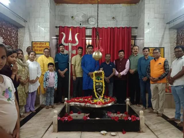 Sonbhadra News: एनटीपीसी रिहंदेश्वर धाम में श्रद्धा के साथ मना शरद पूर्णिमा उत्सव, खीर का महाप्रसाद वितरित.