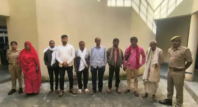 Sonbhadra News: पन्नूगंज पुलिस की बड़ी कार्रवाई, आठ वारंटी गिरफ्तार.