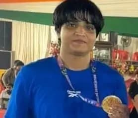 Chandauli News : डीडीयू नगर की दीक्षा कुमारी ने जीता गोल्ड, फाइनल में यूपी पुलिस की पहलवान को दी पटखनी.
