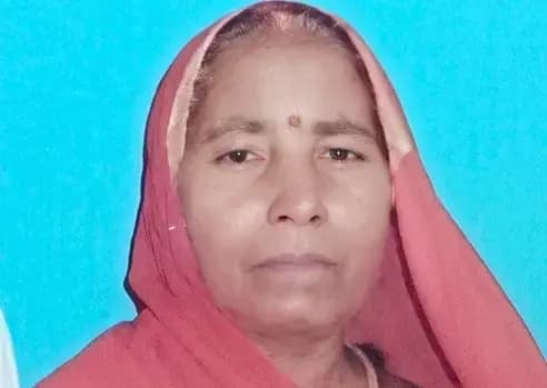 Chandauli News : मिट्टी का टीला ढहने से महिला की मौत, दूसरी महिला गंभीर, गंगा किनारे खुदाई के दौरान हादसा.
