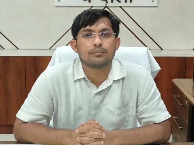 Chandauli News: चक्रवाती मौसम को लेकर अलर्ट, कलेक्ट्रेट में 24 घंटे सक्रिय कंट्रोल रूम; जारी हुए हेल्पलाइन नंबर.
