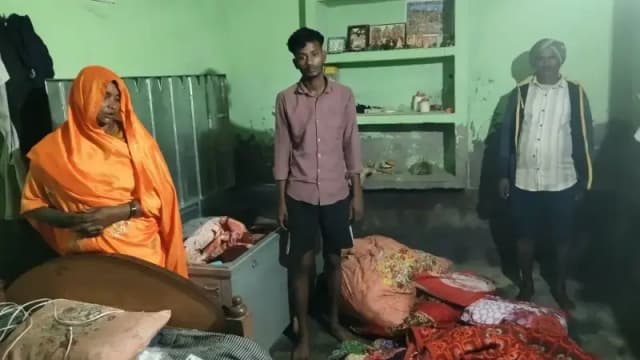 Chandauli News: घर में घुसे चोरों ने लाखों के जेवर और नकदी कि चोरी, विरोध करने पर बीमार किशोर से मारपीट.
