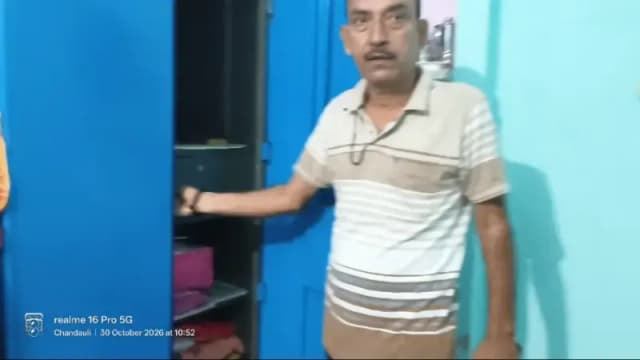 Chandauli News: करवा चौथ से पहले फुटिया गांव में लाखों की चोरी, 10 लाख के जेवर और 15 हजार नकदी गायब.
