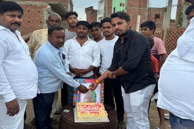 Chandauli News: राज्यसभा सांसद दर्शना सिंह का मनाया गया जन्मदिवस.