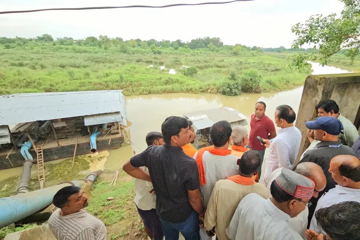 Chandauli News: सुशील सिंह ने चार पंप कैनालों का किया निरीक्षण, पूरी क्षमता से पंप कैनाल चलाने का दिया निर्देश.