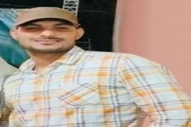  Chandauli News: चर्चित मुटुन यादव हत्याकांड में फरार चल रहे अभिषेक सिंह पर एक लाख का इनाम घोषित.