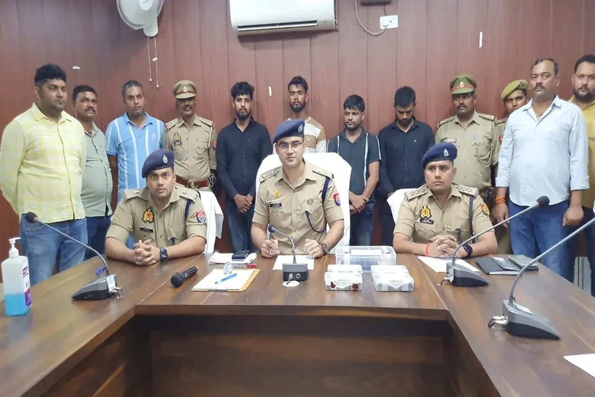 Chandauli News: माइक्रो फाइनेंस कंपनी के कर्मचारी की मुखबिरी पर हुई थी कंपनी के एजेंट से लूट, पुलिस ने किया सनसनीखेज खुलासा.